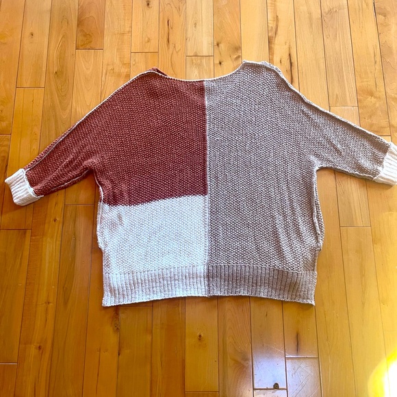 Women’s Boutique Color-block Slouch Sweater - Picture 3 of 8